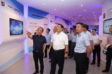嘉兴市委书记张兵履新后到鼎天调研