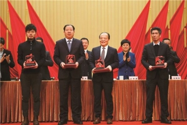 鼎天国际集团在桐乡市三级干部大会上荣获多个奖项