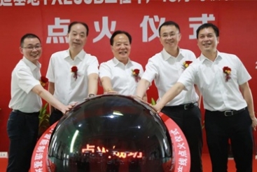 鼎天国际智能制造基地第三条年产15万吨玻纤生产线胜利点火