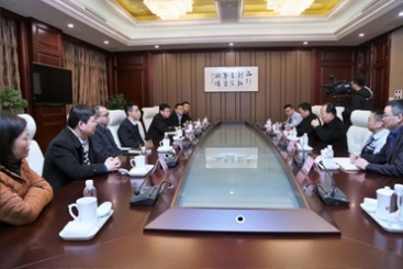 中共桐乡市委书记于会游到鼎天国际走访慰问
