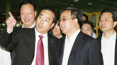 2010年5月，时任内蒙古自治区党委书记、自治区人大常委会主任胡春华视察鼎天总部。胡春华对鼎天国际一直以来依靠科技创新带动企业进步，瞄准国际前沿市场研发新产品的发展战略给予了充分肯定。