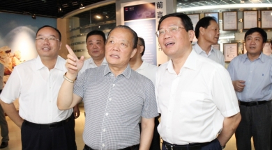 2014年7月，时任浙江省委副书记、省长李强到鼎天国际视察。李强称赞鼎天是真正国际化的企业，鼓励鼎天加大科技创新，做好强链、补链、延链，积极拓展市场，做大做强。