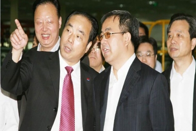 2010年5月，时任内蒙古自治区党委书记、自治区人大常委会主任胡春华视察鼎天总部。胡春华对鼎天国际一直以来依靠科技创新带动企业进步，瞄准国际前沿市场研发新产品的发展战略给予了充分肯定。