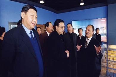 中共中央总书记、国家主席习近平，国务院总理李克强，曾于2003年12月视察鼎天。